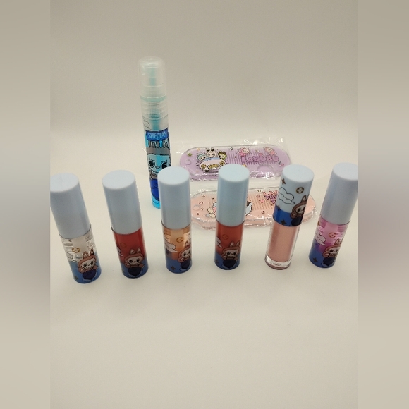 Labubu 54 Colorful Eyeshadow Palette& Lipgloss Set - Picture 3 of 5